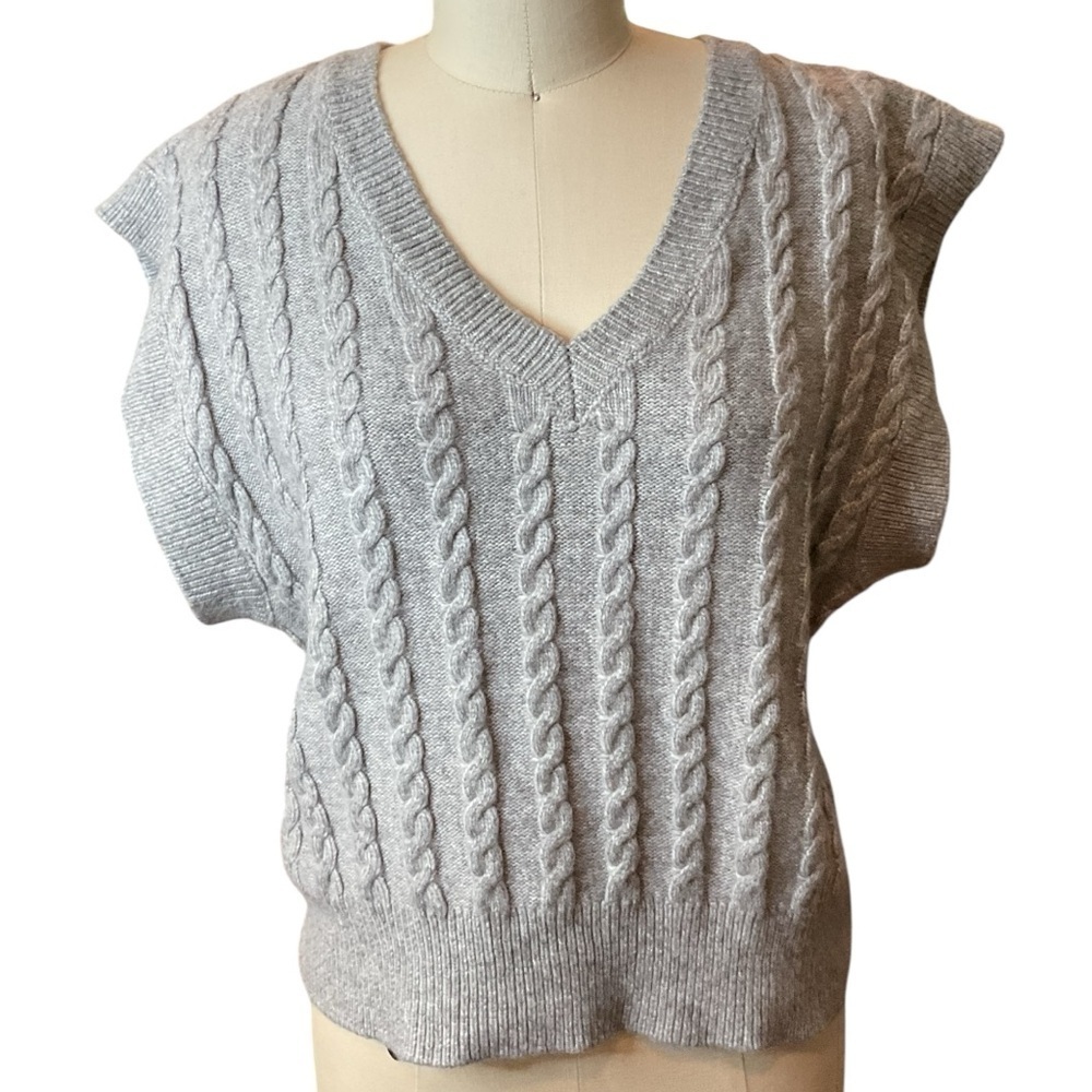 Cupcakes and Cashmere Cable Knit Sweater Vest Medium EUC